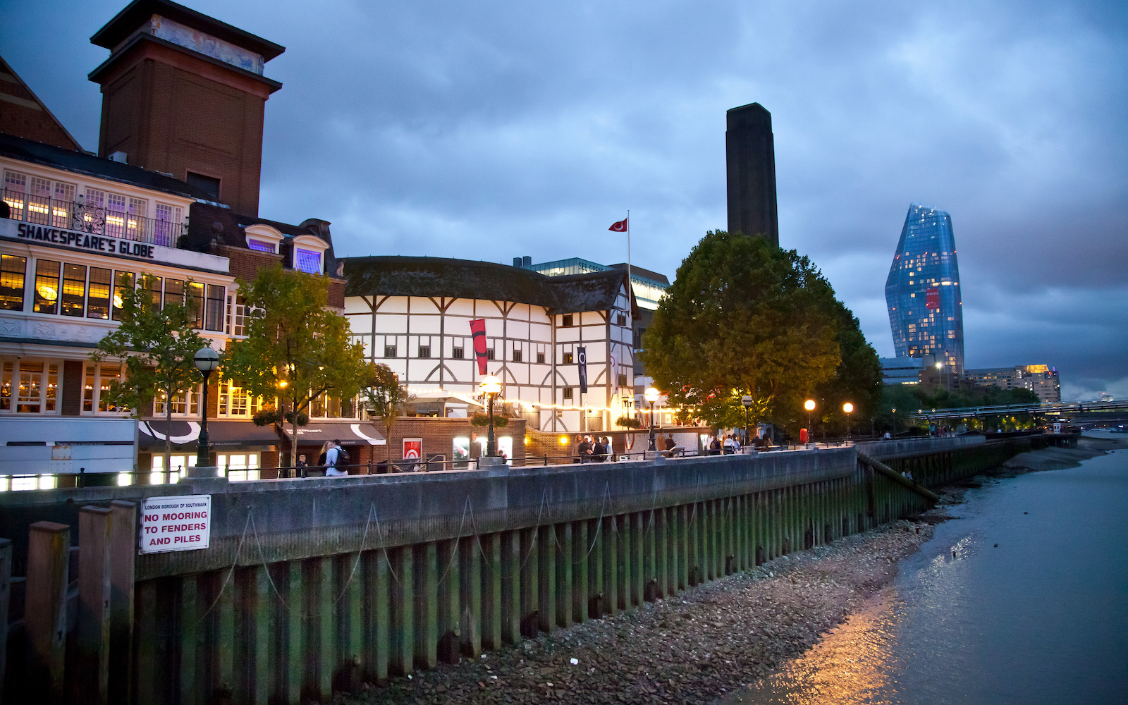 Globe & Swan River View