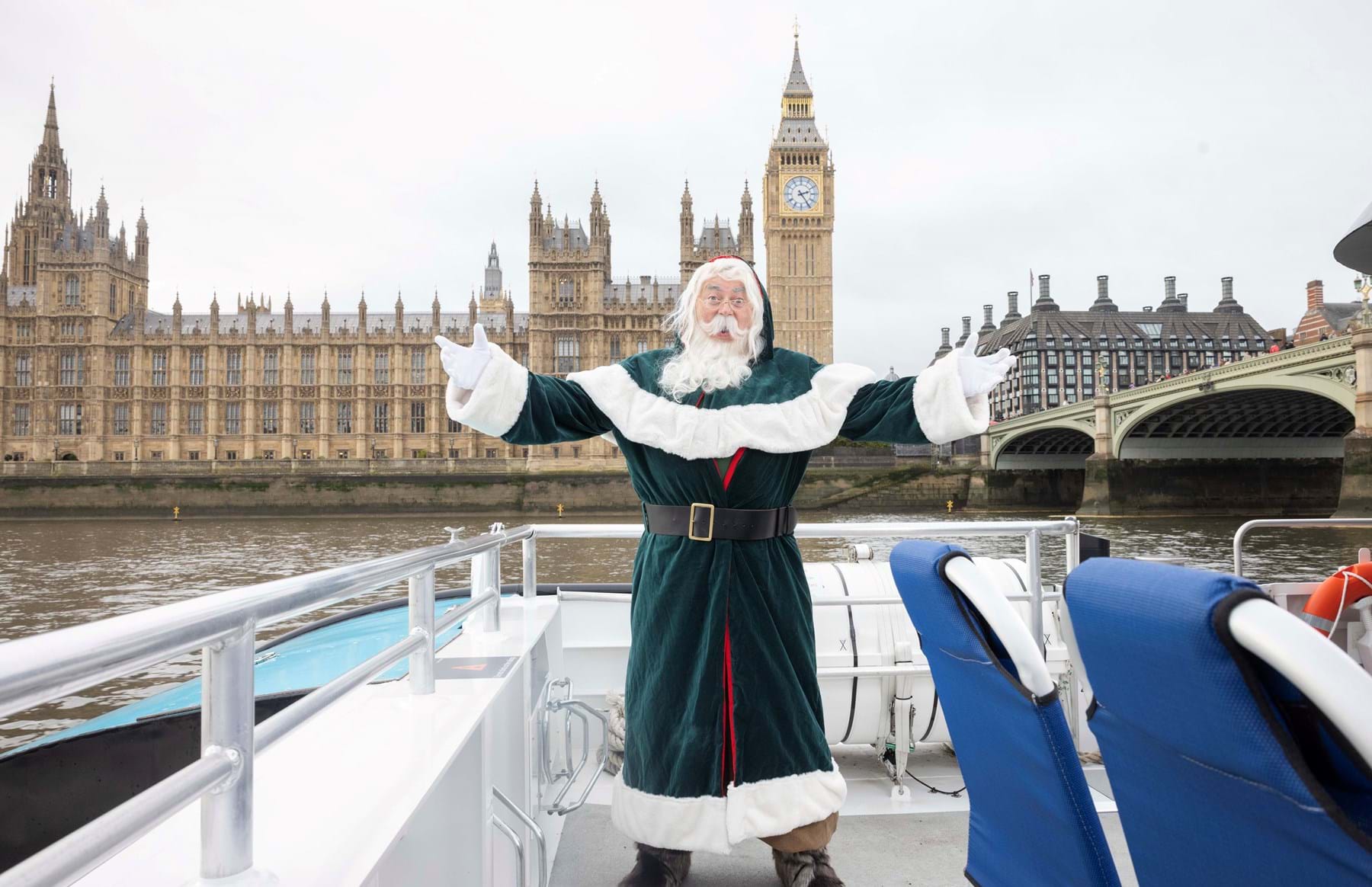 Uberboatsantashootedit 14